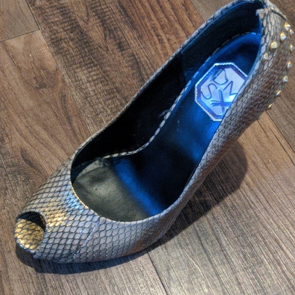 Metallic Snakeskin Pump - image 2